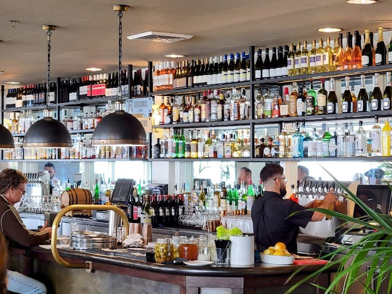 Beach Chalet - Photo 2