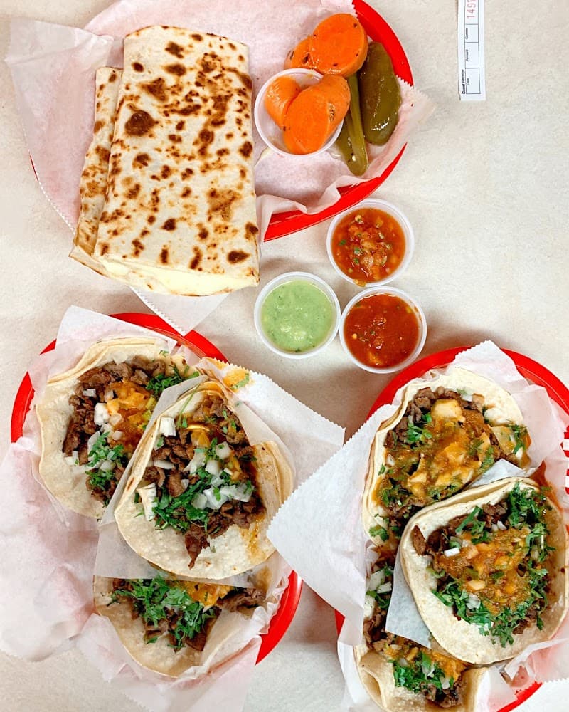 El Farolito - Photo 2