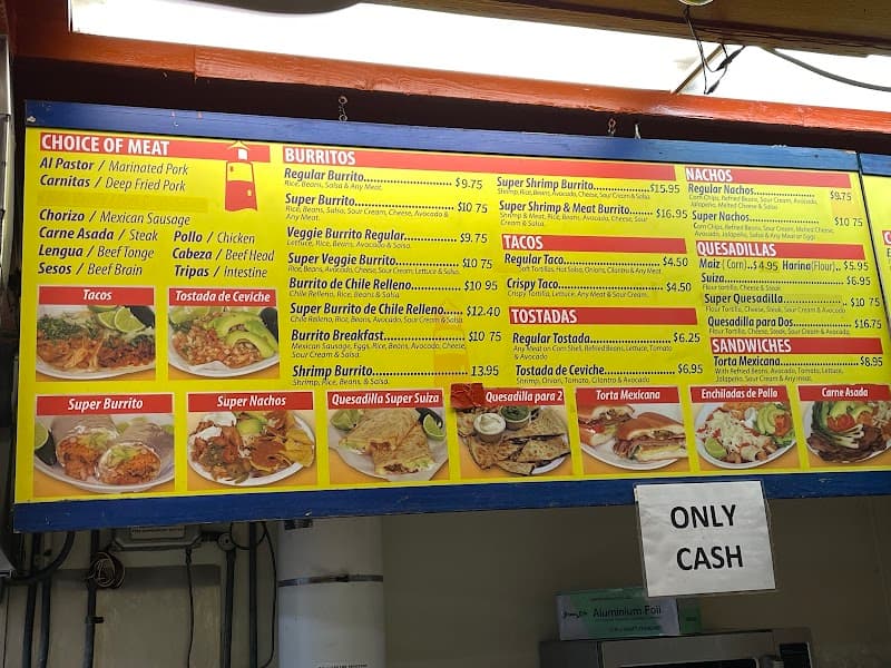 El Farolito - Photo 3