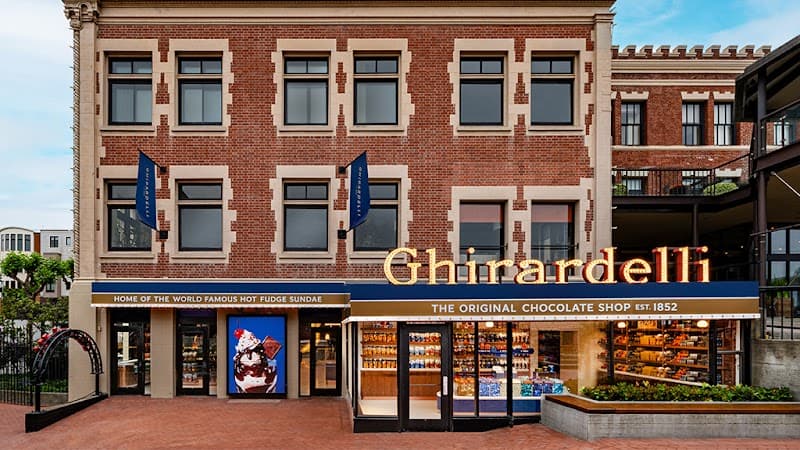 Ghirardelli Square Ice Cream & Holiday Lights - Photo 1