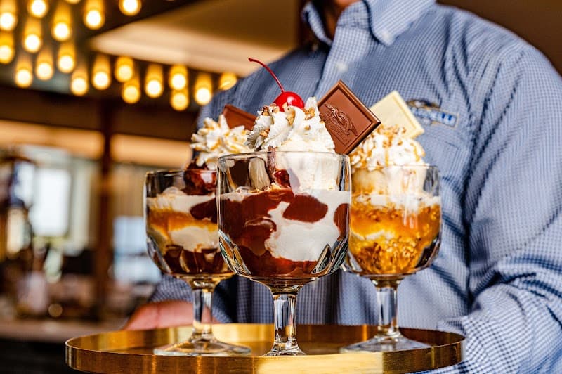 Ghirardelli Square Ice Cream & Holiday Lights - Photo 3