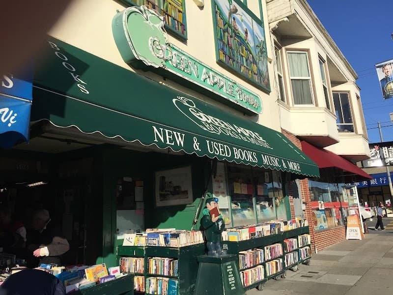 Green Apple Books - Photo 1