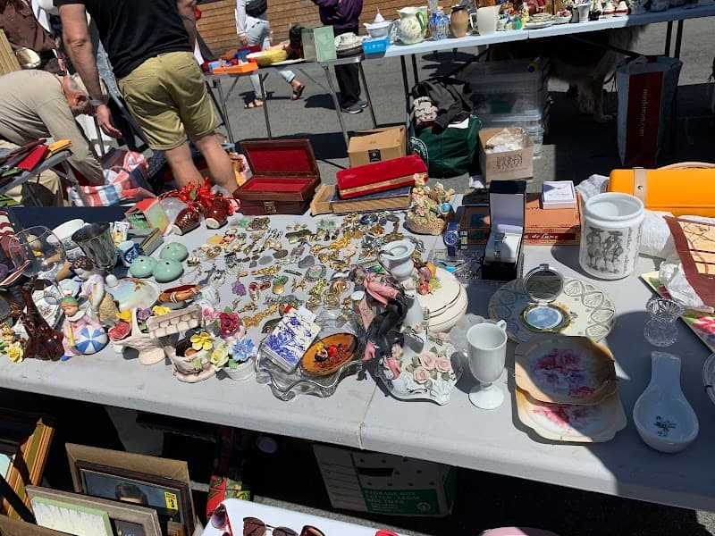 Inner Sunset Flea Market — view 3