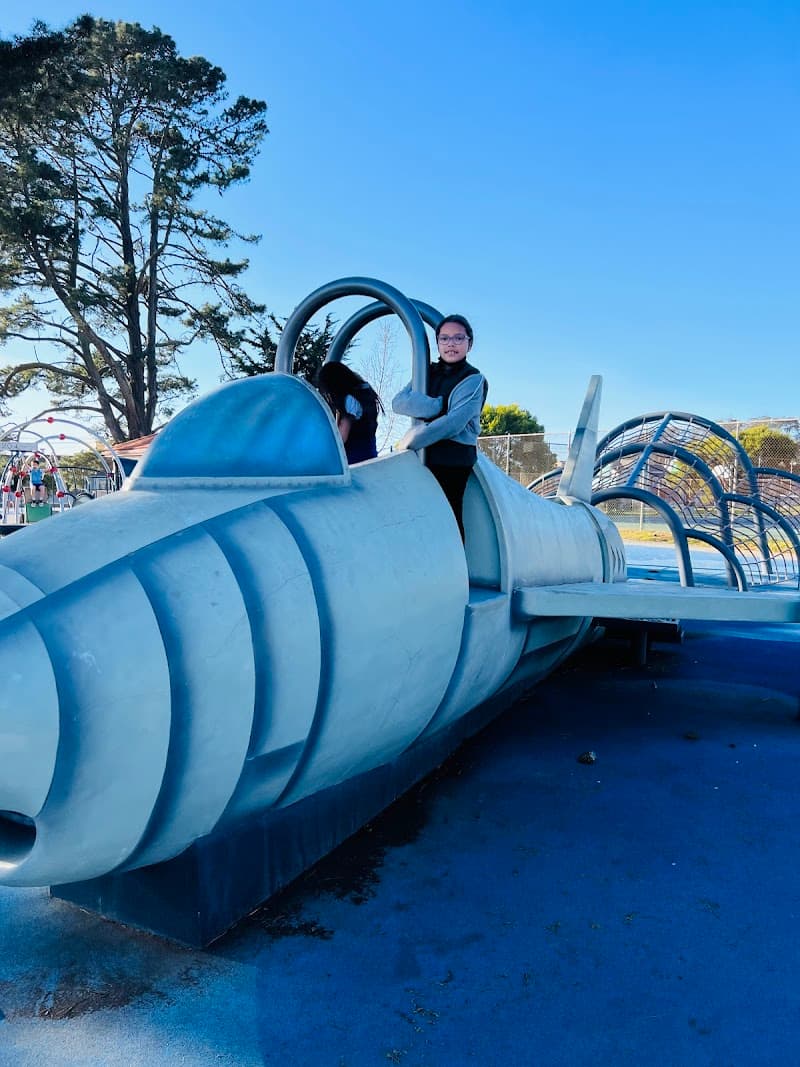 Larsen Playground (Carl Larsen Park)