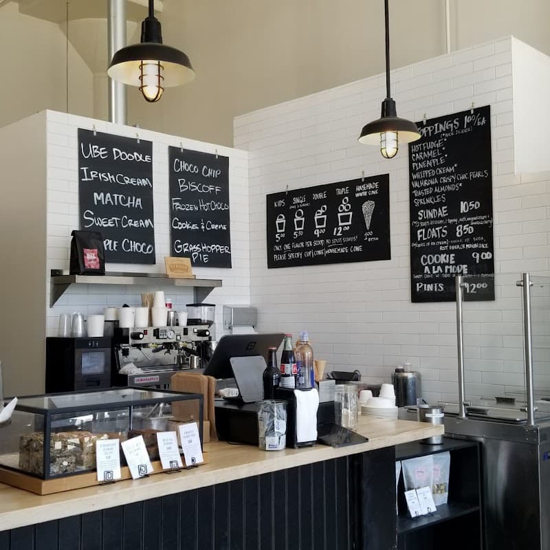 Mr. & Mrs. Miscellaneous - Photo 3