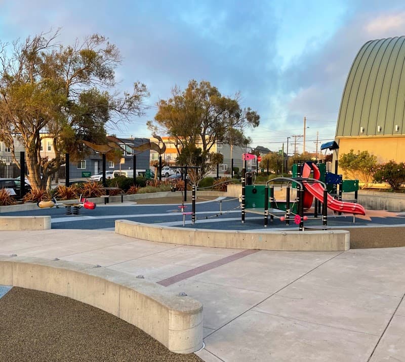Sunset Recreation Center - Photo 3